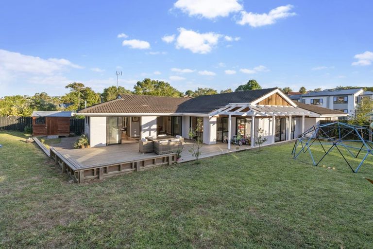 Photo of property in 1 Celina Place, Browns Bay, Auckland, 0630