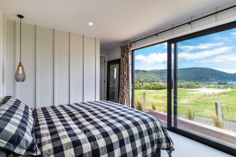 Photo of property in 16 Durmast Place, Kinloch, Taupo, 3377