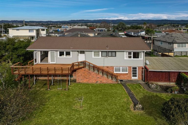 Photo of property in 175 Waimumu Road, Massey, Auckland, 0614