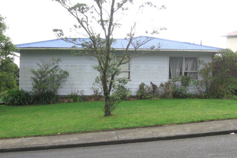 Photo of property in 106 Stewart Drive, Newlands, Wellington, 6037