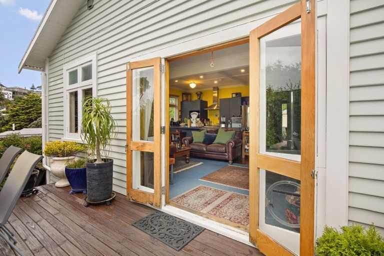 Photo of property in 92 Townsend Road, Miramar, Wellington, 6022