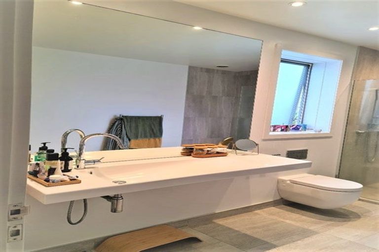 Photo of property in 1/14 Rothesay Bay Road, Rothesay Bay, Auckland, 0630