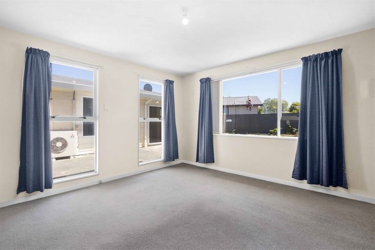 Photo of property in 16 Kruse Place, Redwood, Christchurch, 8051
