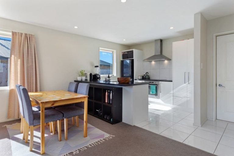 Photo of property in 144e High Street, Oxford, 7430