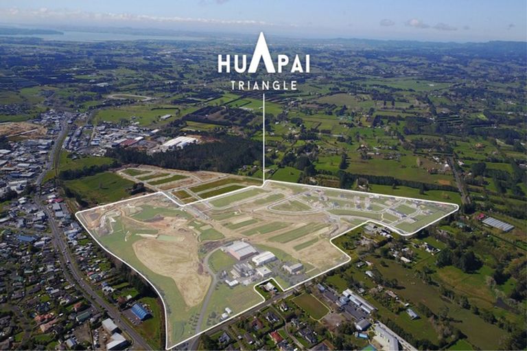 Photo of property in 75 Vinistra Road, Kumeu, 0810