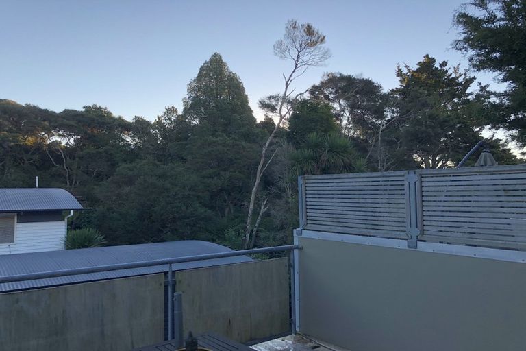 Photo of property in 2f/20 Ian Marwick Place, Birkenhead, Auckland, 0626