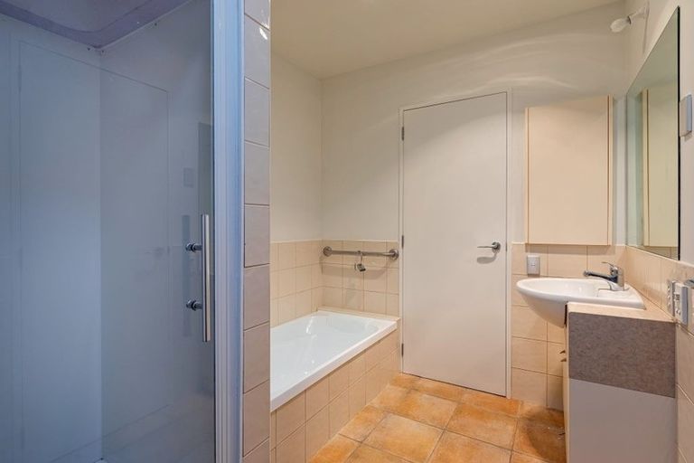 Photo of property in 76 Gunner Drive, Te Atatu Peninsula, Auckland, 0610