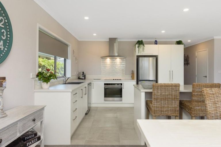 Photo of property in 17 Saddlers Way, Papamoa, 3118