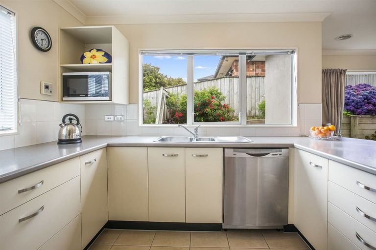 Photo of property in 3 Routeburn Avenue, Aotea, Porirua, 5024