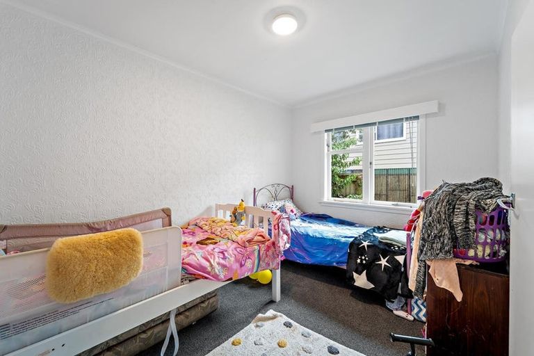 Photo of property in 64 Sherwood Avenue, Te Atatu South, Auckland, 0610