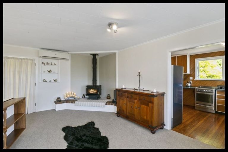 Photo of property in 73 Walter Road, Lowry Bay, Lower Hutt, 5013