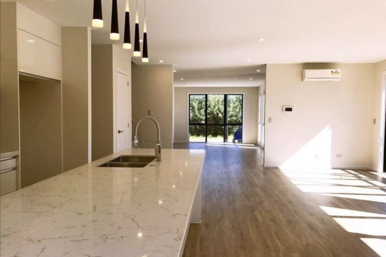 Photo of property in 5 Vazey Way, Hobsonville, Auckland, 0618