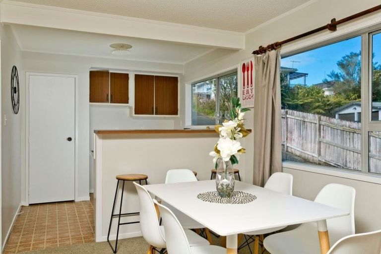 Photo of property in 1/136 Lynn Road, Bayview, Auckland, 0629