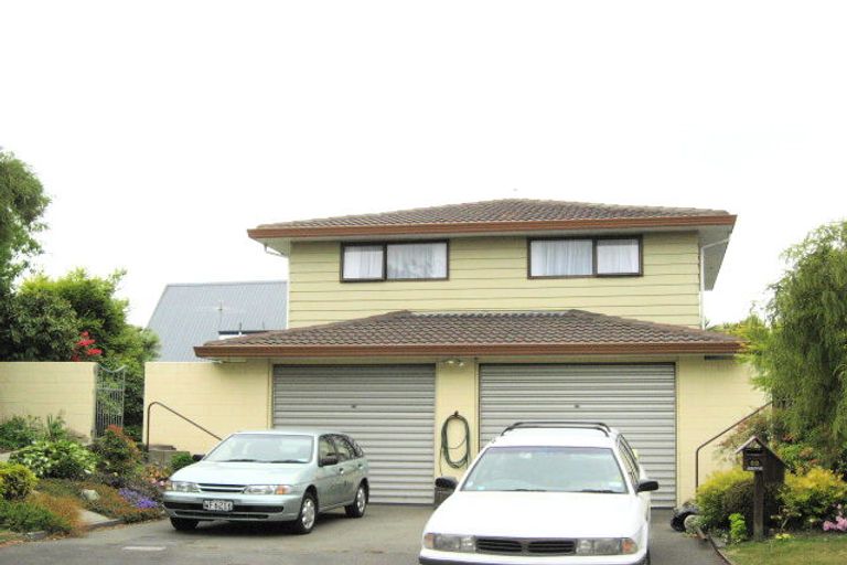 Photo of property in 22 Highland Place, Avonhead, Christchurch, 8042