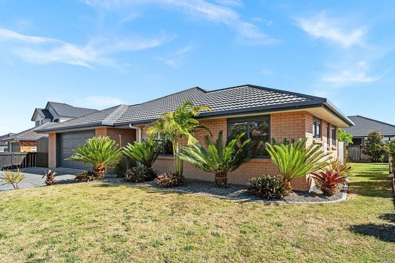 Photo of property in 11 Kihi Place, Ruakaka, 0116