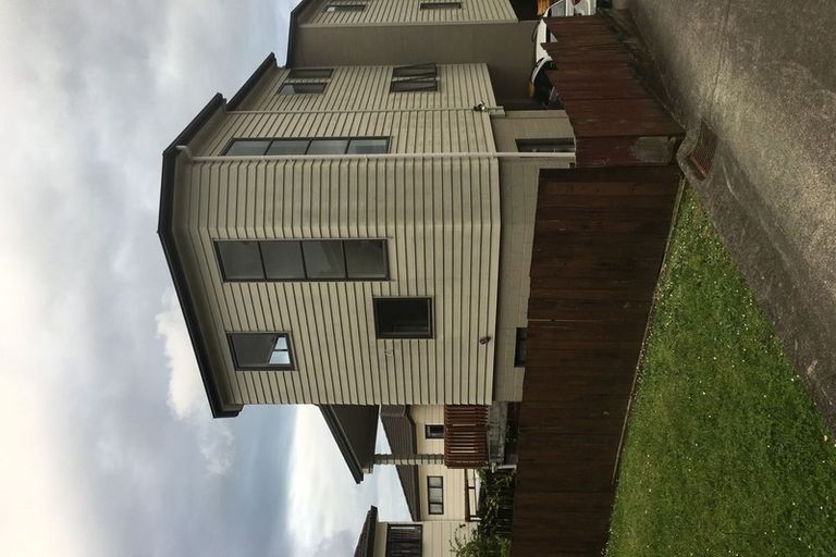 Photo of property in 9b Woodall Place, Totara Vale, Auckland, 0627