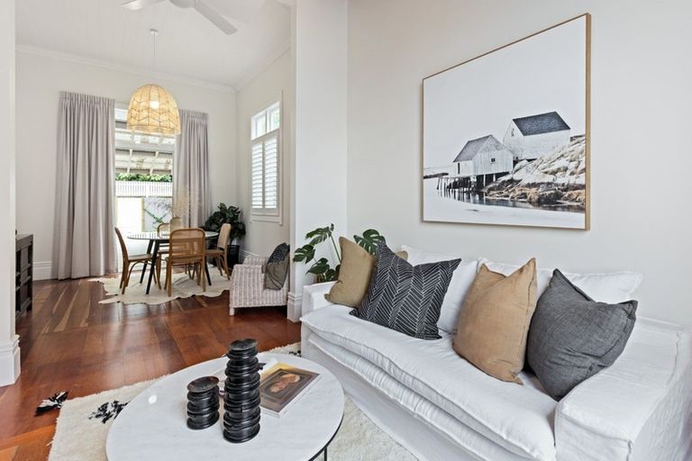 Photo of property in 12 Faraday Street, Hospital Hill, Napier, 4110