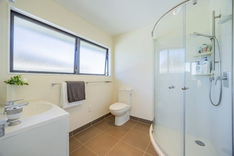 Photo of property in 13 Knightsbridge Drive, Forrest Hill, Auckland, 0620