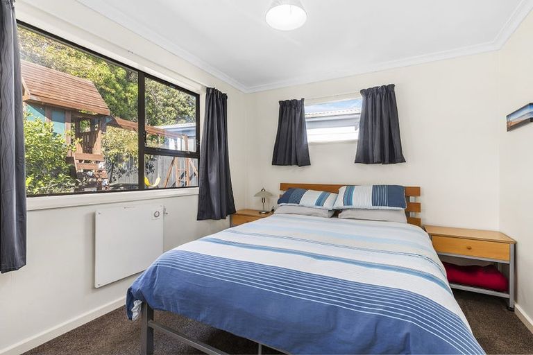 Photo of property in 54 Kahu Road, Paremata, Porirua, 5024