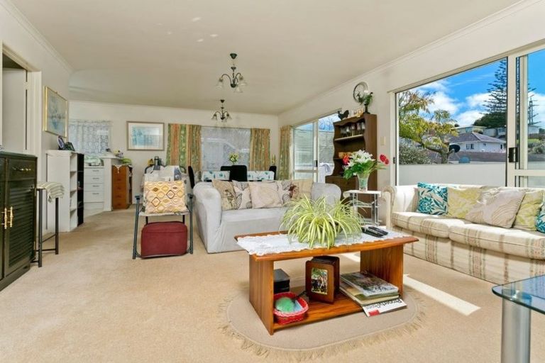 Photo of property in 2/80 Bentley Avenue, Glenfield, Auckland, 0629