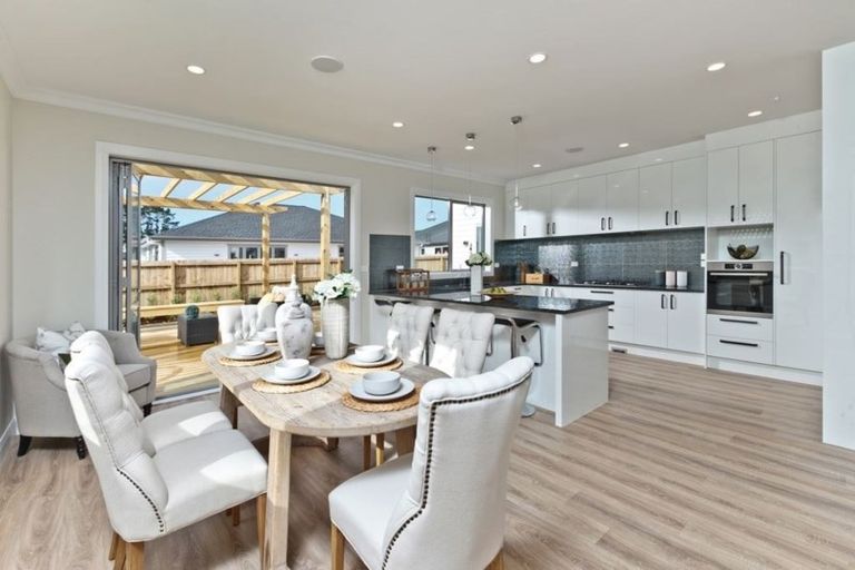 Photo of property in 17 Kuawa Drive, Kumeu, 0810