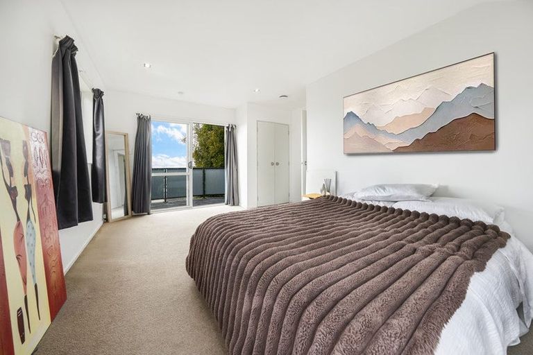 Photo of property in 1a Highgrove Lane, Totara Vale, Auckland, 0632