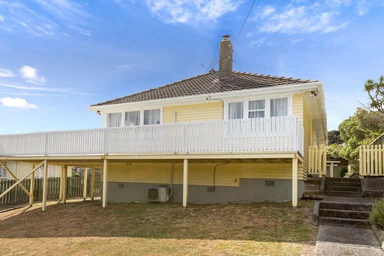 Photo of property in 10 Maher Place, Ranui, Porirua, 5024