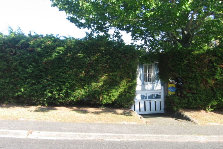 Photo of property in 40 Hatherlow Street, Glenfield, Auckland, 0629