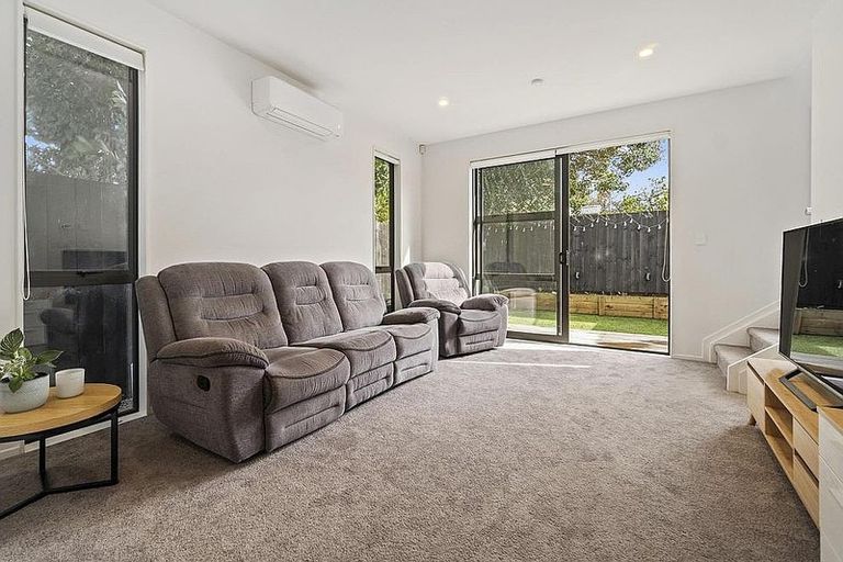 Photo of property in 4a Montmere Avenue, Te Atatu Peninsula, Auckland, 0610