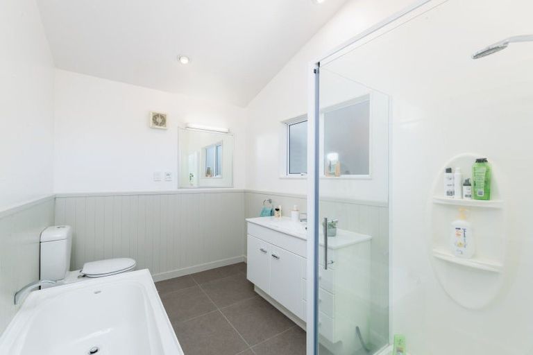 Photo of property in 20a Chatsworth Road, Silverstream, Upper Hutt, 5019