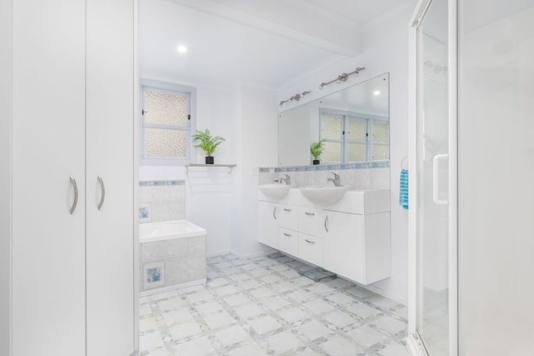 Photo of property in 105 Leinster Avenue, Raumati South, Paraparaumu, 5032