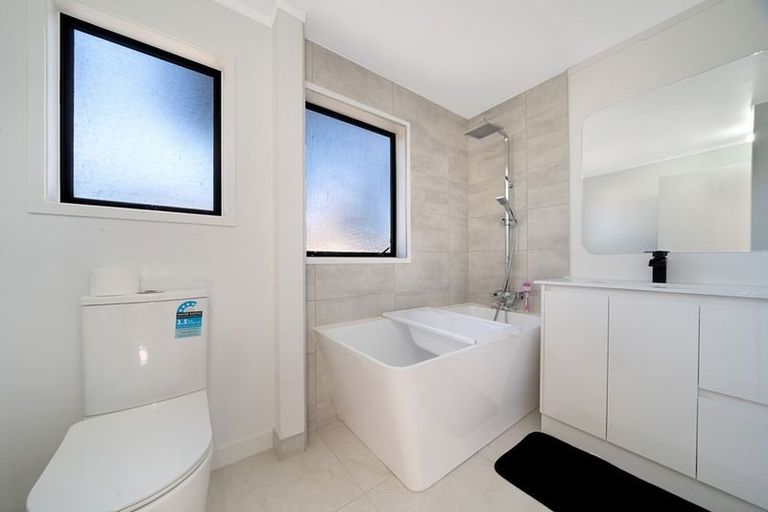 Photo of property in 2/46a Captain Scott Road, Glen Eden, Auckland, 0602