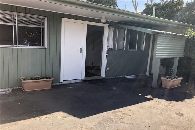 Photo of property in 2/7 Phillips Place, Havelock North, 4130