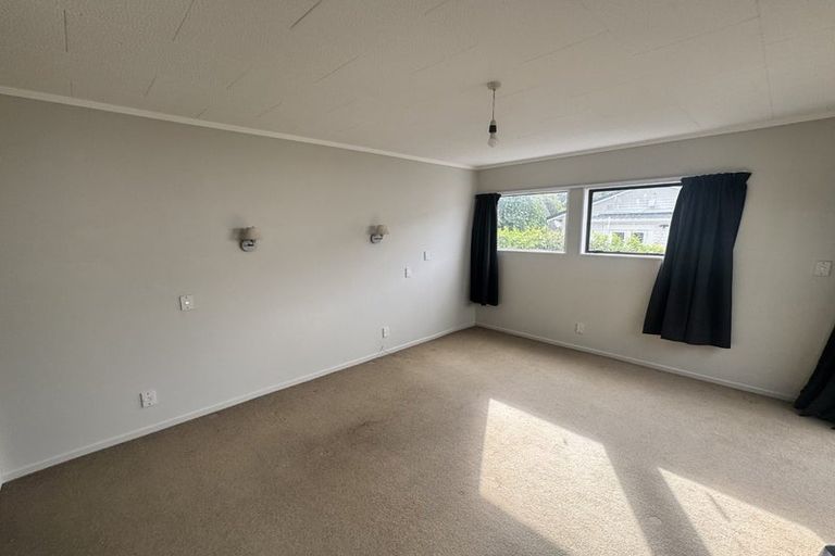 Photo of property in 6 Tiketike Way, Brooklyn, Wellington, 6021