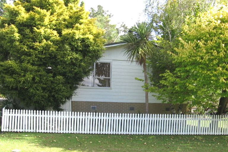 Photo of property in 15 Allington Road, Massey, Auckland, 0614