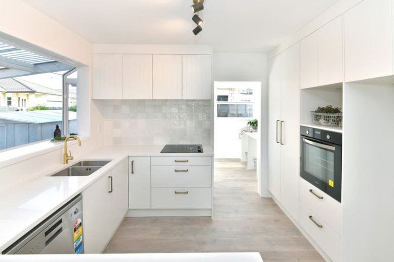 Photo of property in 7 Doment Crescent, Orewa, 0931