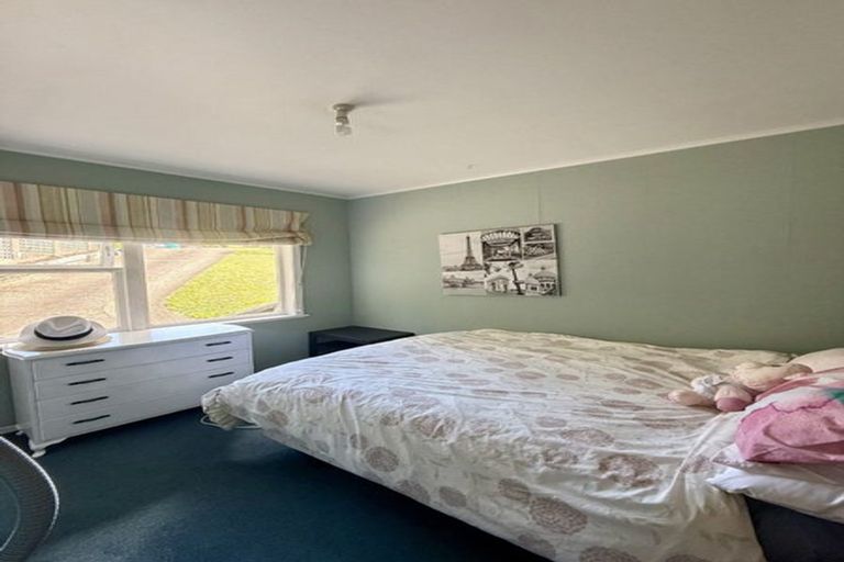 Photo of property in 16 Archbold Street, Newlands, Wellington, 6037