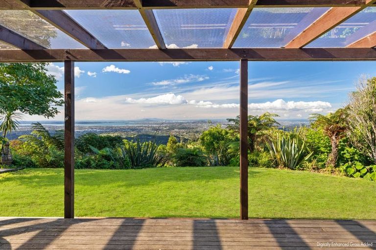 Photo of property in 505 Scenic Drive, Waiatarua, Auckland, 0612