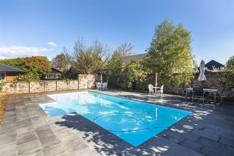 Photo of property in 180 Fendalton Road, Fendalton, Christchurch, 8052