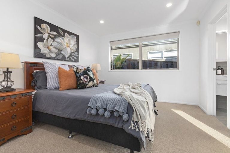 Photo of property in 14 Stockyard Crescent, Pukekohe, 2120