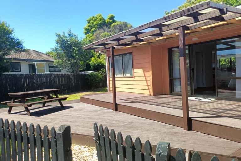 Photo of property in 2/24 Janese Place, Weymouth, Auckland, 2103