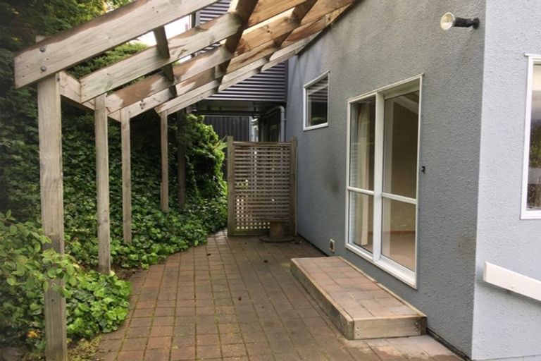 Photo of property in 32 Avalon Crescent, Fernhill, Queenstown, 9300