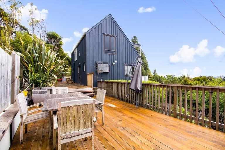 Photo of property in 136 Mountain Road, Henderson Valley, Auckland, 0612