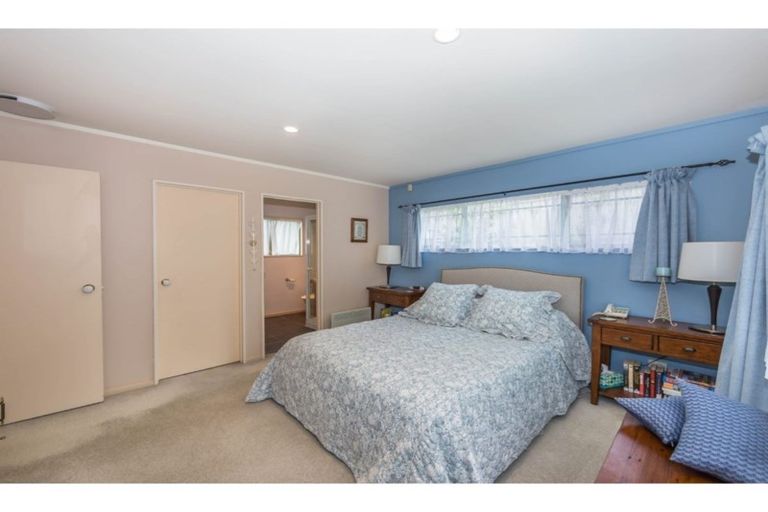 Photo of property in 41 Unsworth Drive, Unsworth Heights, Auckland, 0632