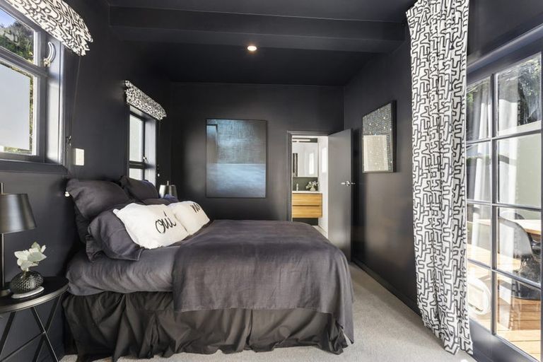 Photo of property in 36 Derwent Street, Island Bay, Wellington, 6023