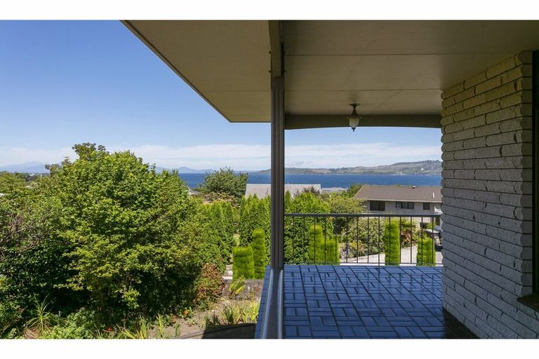 Photo of property in 62 Harvey Street, Waipahihi, Taupo, 3330