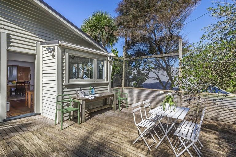 Photo of property in 8 Severn Street, Island Bay, Wellington, 6023