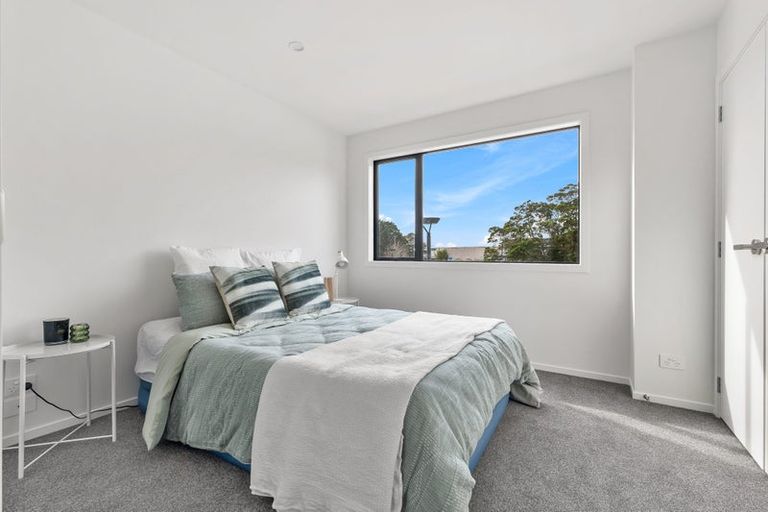 Photo of property in 3 Meg Lane, Glen Eden, 0602