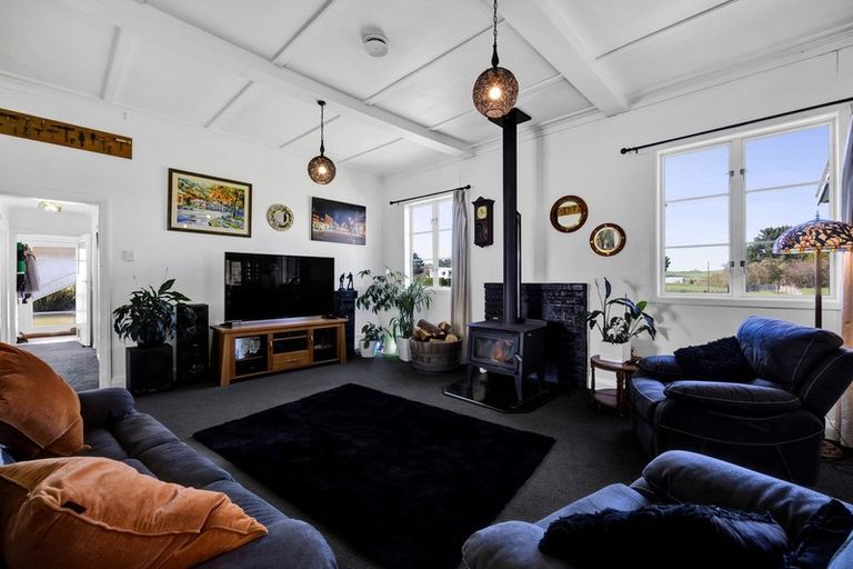 Photo of property in 2 Tayler Street, Eltham, 4322