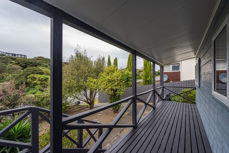 Photo of property in 52 Grays Road, Plimmerton, Porirua, 5026